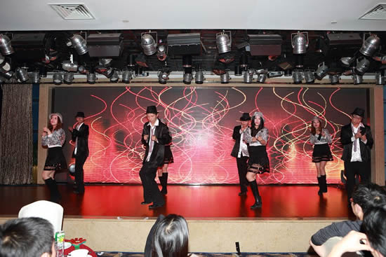 舞 蹈《屌絲的扭轉(zhuǎn)》 表演單位 集團(tuán)公司